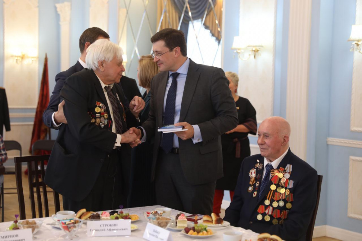 Глеб Никитин вручил ветеранам-балахнинцам медали к Юбилею Победы