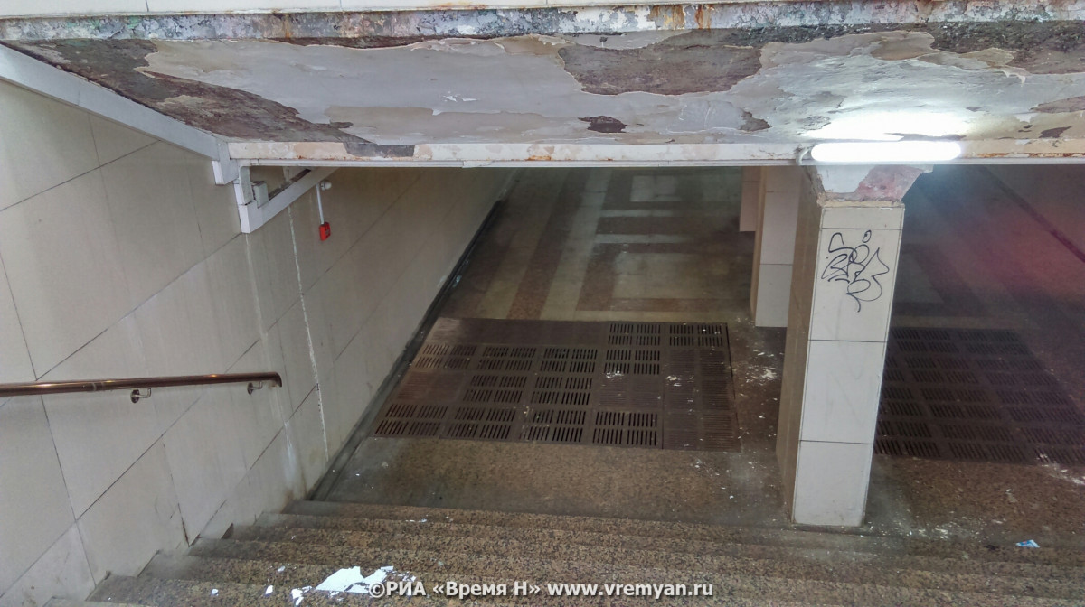 Названа причина разрушения потолка в подземном переходе через ул. Ивана Романова