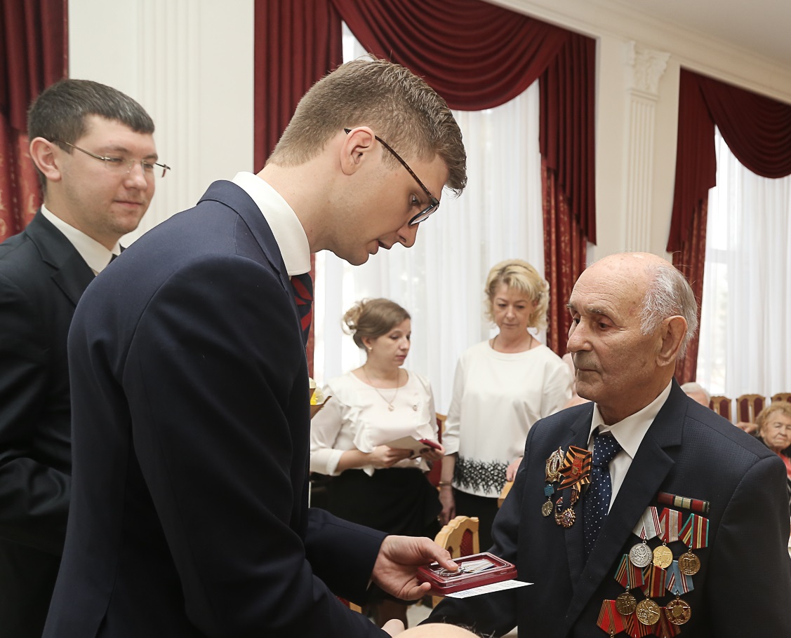 Нижегородским ветеранам вручили медали в честь 75-летия Победы