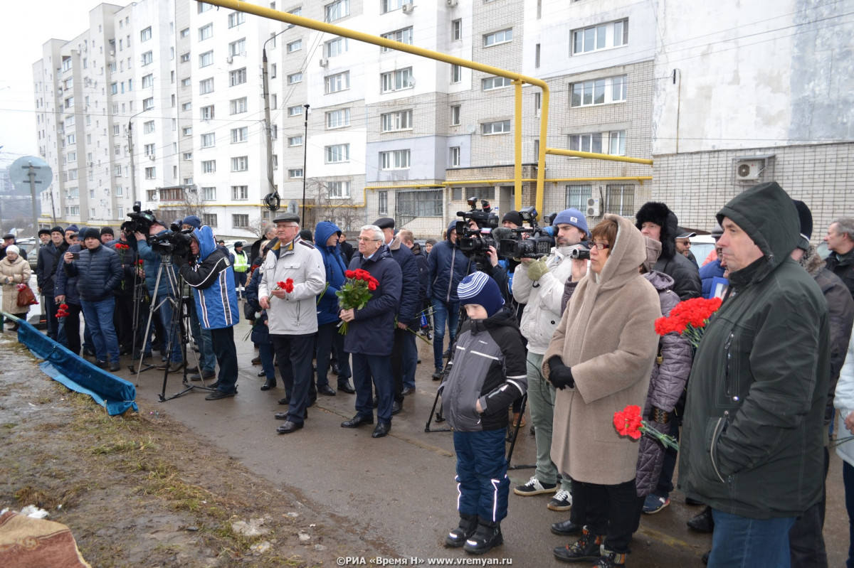 Нижегородцы почтили память Бориса Немцова на траурном митинге