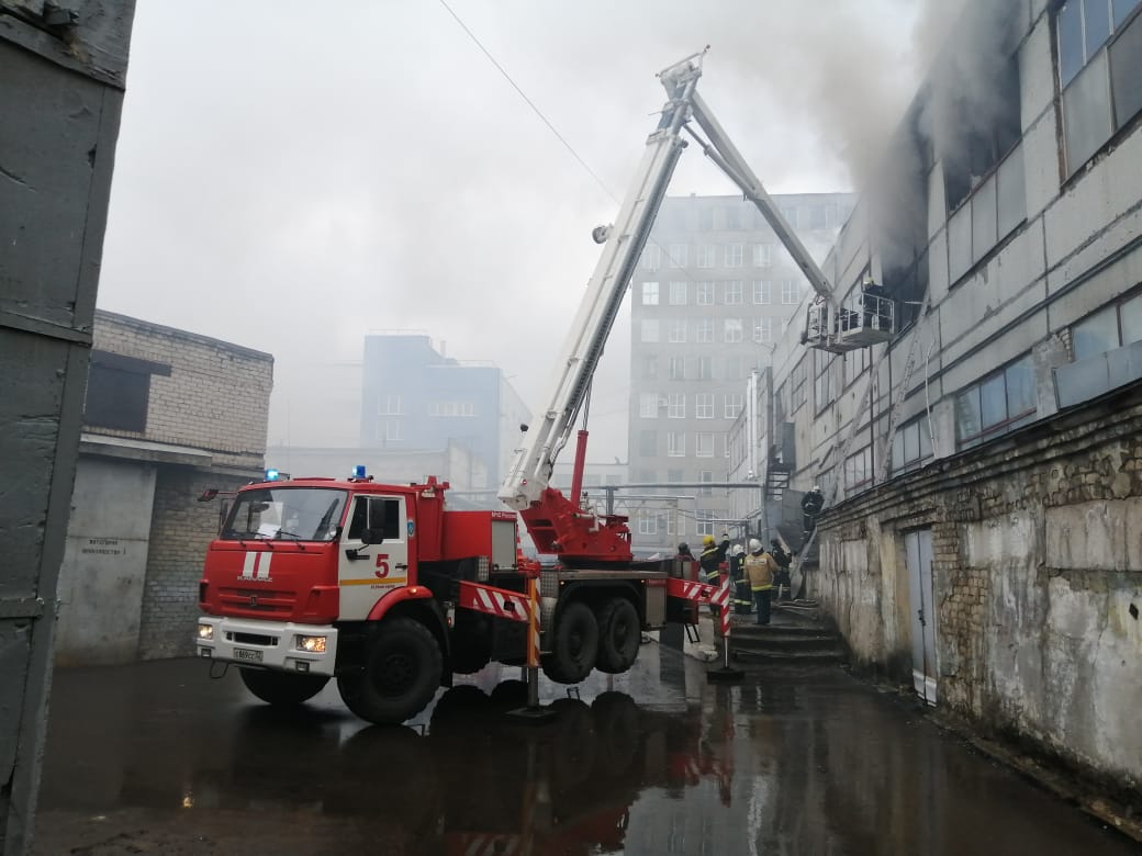 Цех по производству полиэтиленовых мешков загорелся в Нижнем Новгороде
