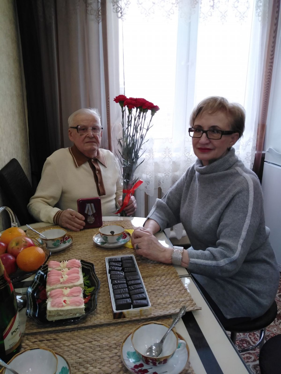 Назарова вручила ветеранам медали «75 лет Победы в ВОВ»