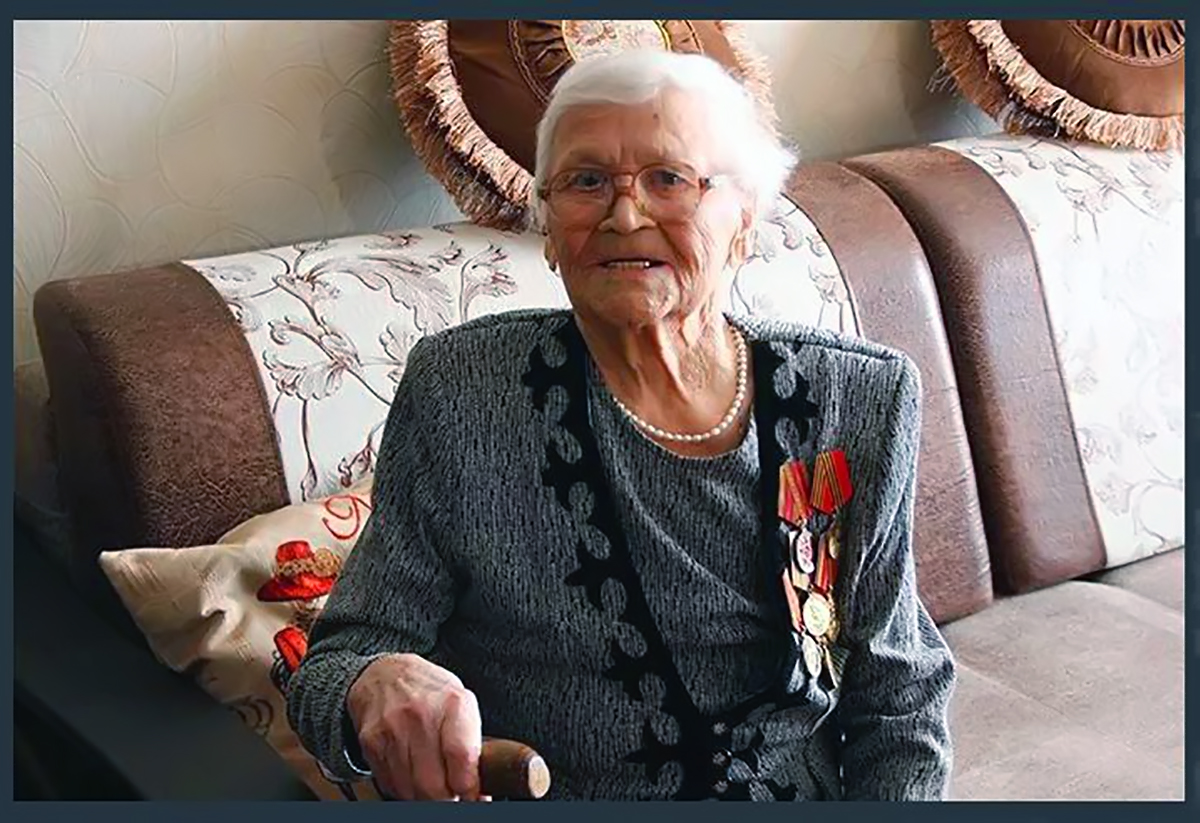 102-летнему «Ворошиловскому стрелку» Лидии Яхно вручили медаль в честь 75-летия Победы