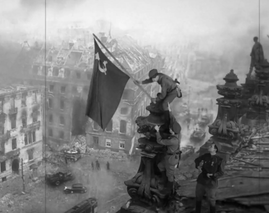 Момент исторического снимка водружения Знамени Победы над Рейхстагом воссоздал RT
