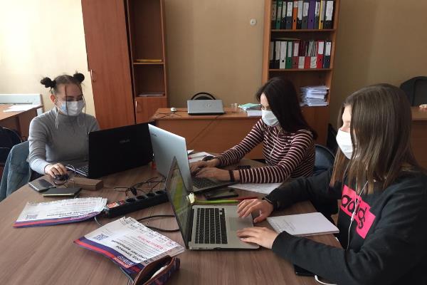 Около 50 звонков поступает ежедневно в центр «Дзержинский волонтер»