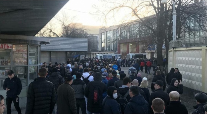 Группа «ГАЗ» объяснила причину огромных очередей на проходной завода