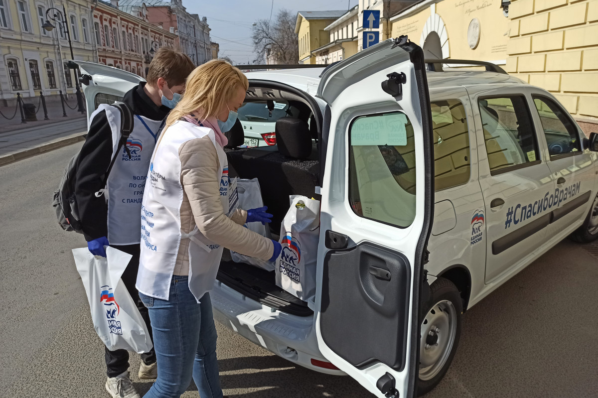 Участницы конкурса «Миссис Нижний Новгород» и волонтеры помогают многодетным семьям