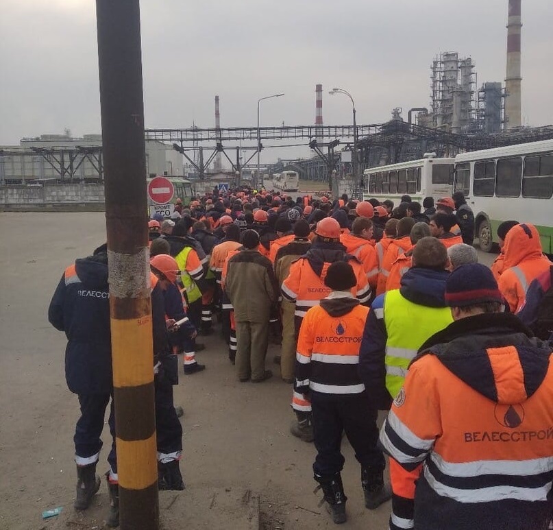 Подрядчика «Лукойла» оштрафуют за очереди на проходной завода в Кстове