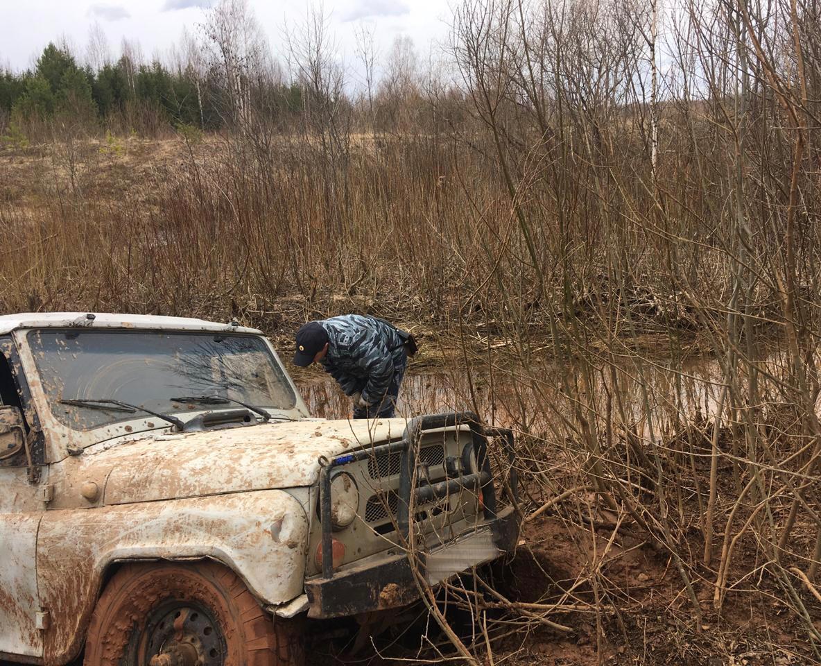 Три трупа обнаружили в УАЗе под поселком Тоншаево