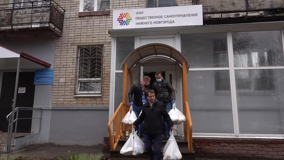 Панов: помогать нижегородцам, оказавшимся в тяжелом положении, начали волонтеры Соседских центров