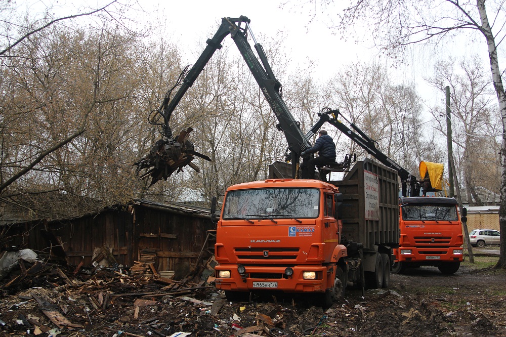 Аварийные сараи сносят в Ленинском районе