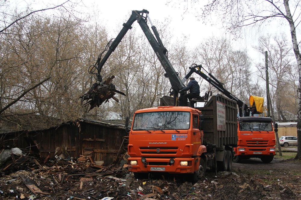 Аварийные сараи сносят в Ленинском районе