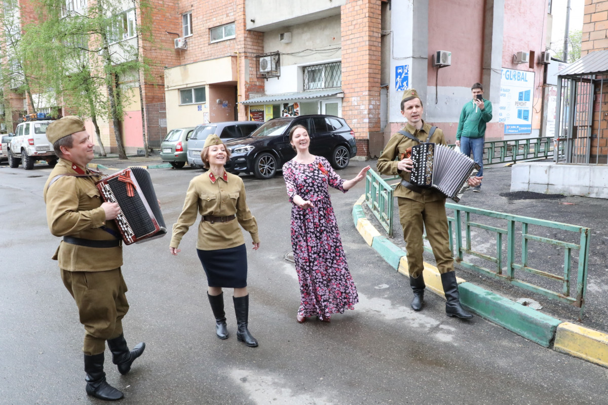 Волонтеры организовали концерт для Героя Советского Союза Александра Кузнецова
