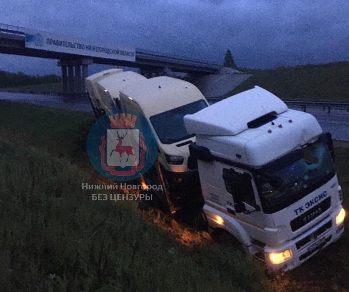 Водитель грузовика чуть не погиб из-за брошенной в окно канистры в Кстове