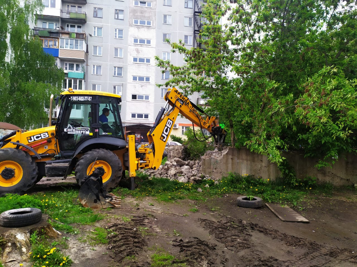 Тридцатилетний недострой на улице Планетной снесли в Нижнем Новгороде