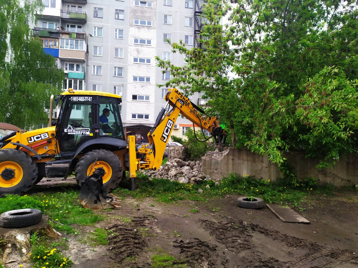Тридцатилетний недострой на улице Планетной снесли в Нижнем Новгороде