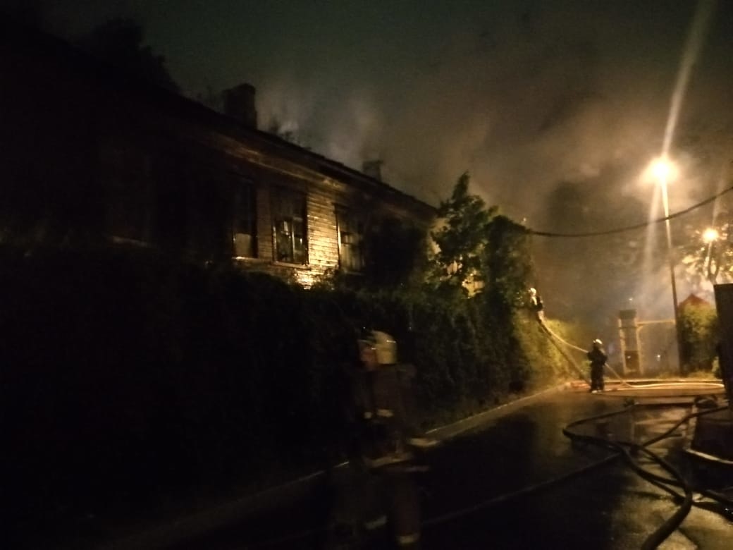 Расселенный дом сгорел ночью в Нижегородском районе