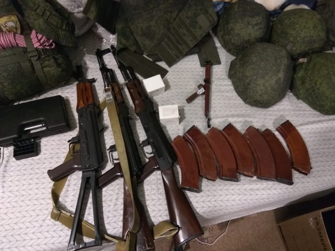 Нижегородские таможенники пресекли контрабанду военной атрибутики