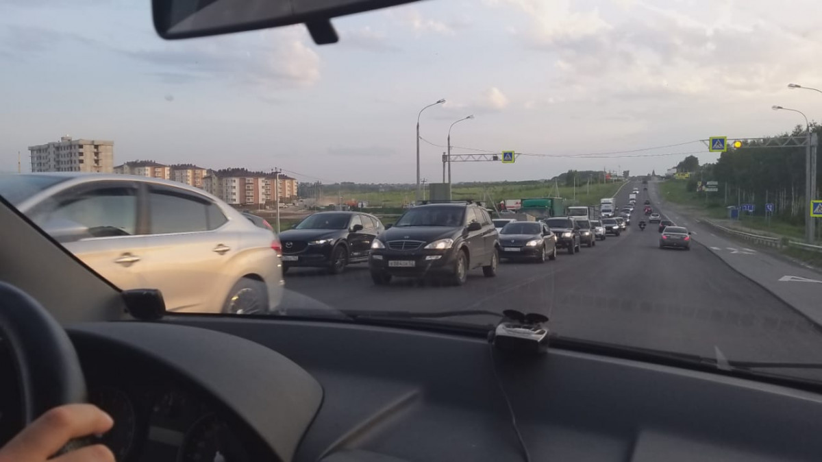 Огромная пробка образовалась на въезде в Нижний Новгород