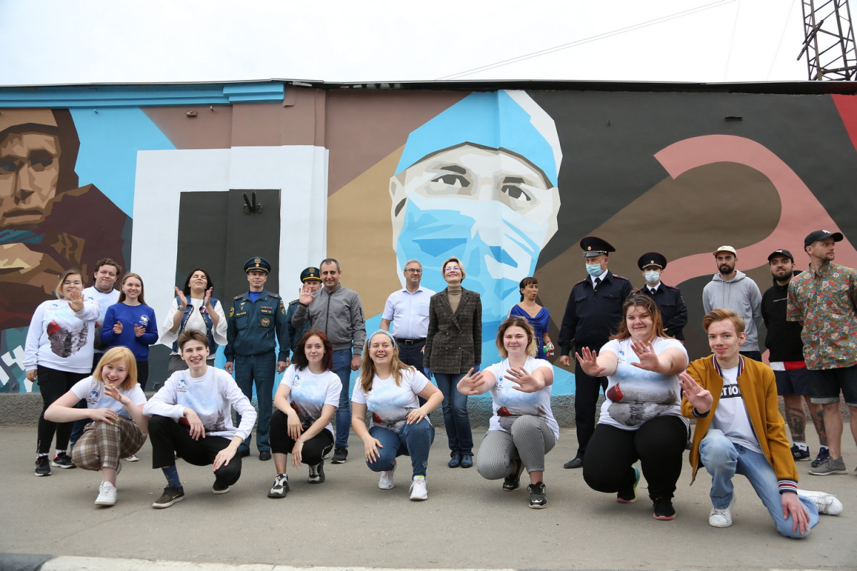 Граффити с героями борьбы с COVID-19 появилось в Нижнем Новгороде