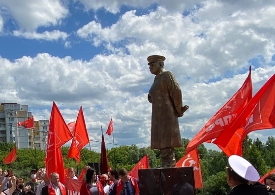 Памятник Сталину открыли в городе Бор