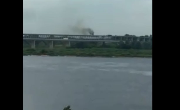 Автобус загорелся на Борском мосту