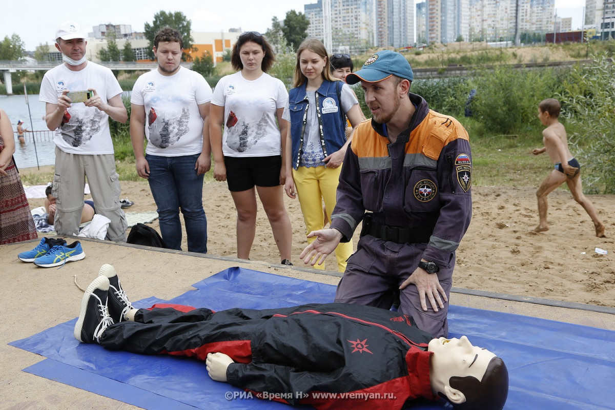 Спасатели учили нижегородцев делать искусственное дыхание