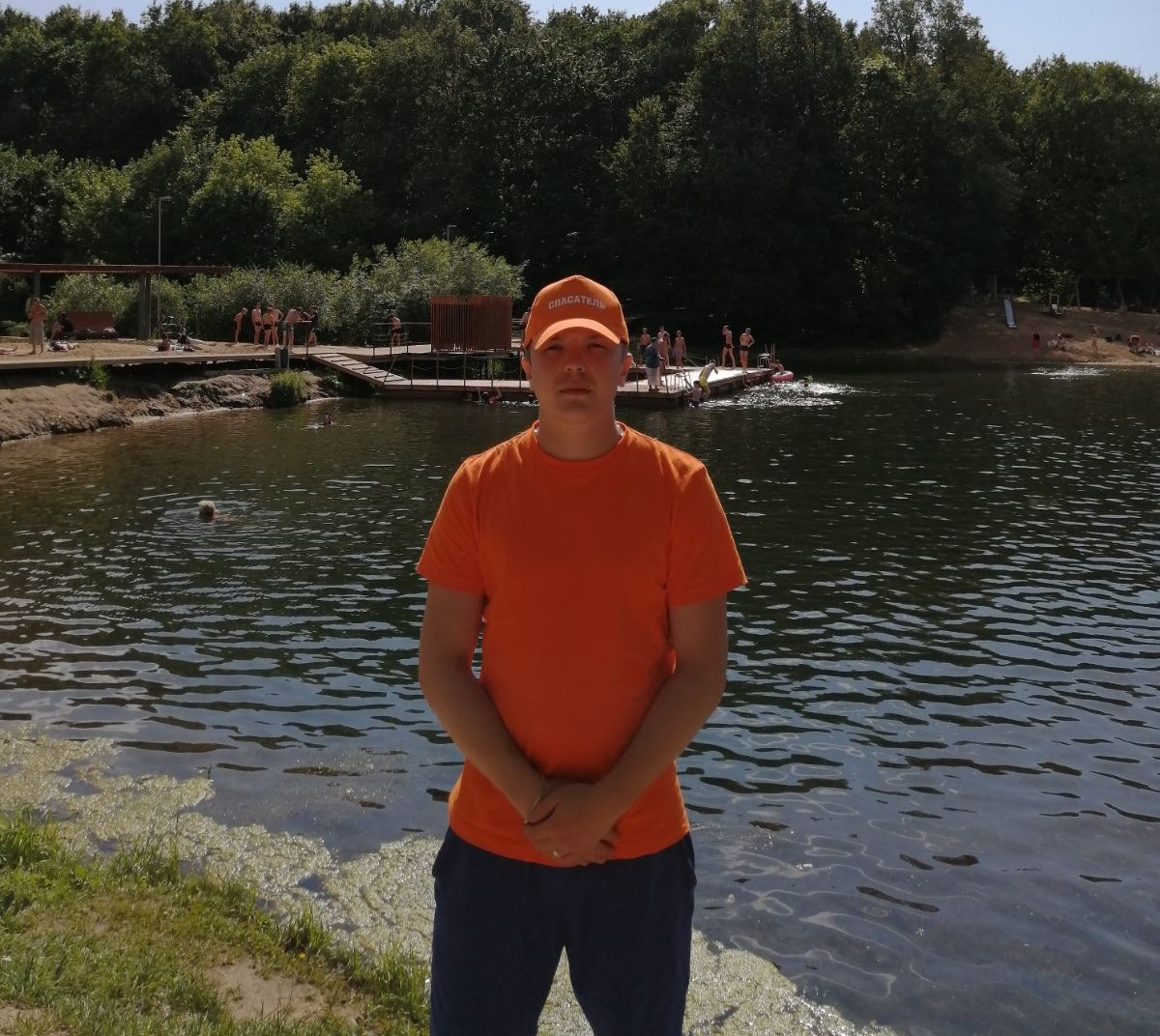 Спасатель Максим Шлаидов спас жизнь человека на озере в Щелоковском хуторе
