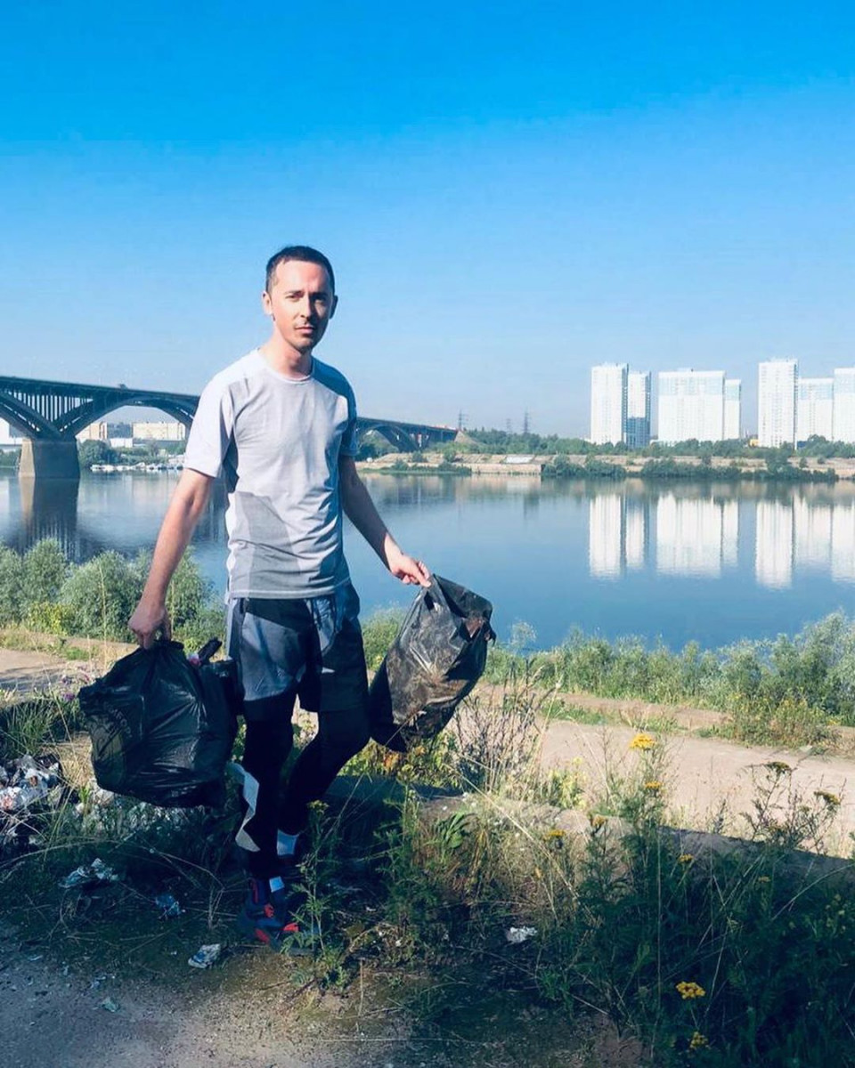 Замгубернатора Нижегородской области убрал мусор за несознательными нижегородцами