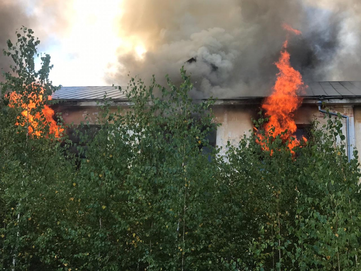 Нежилое здание загорелось в Богородске на улице Пушкина