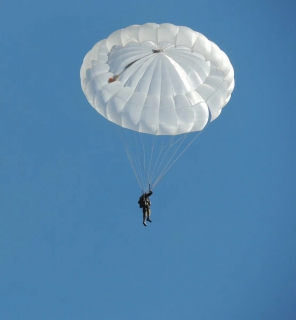 Экс-директор саровского авиационного клуба закупил просроченные парашюты
