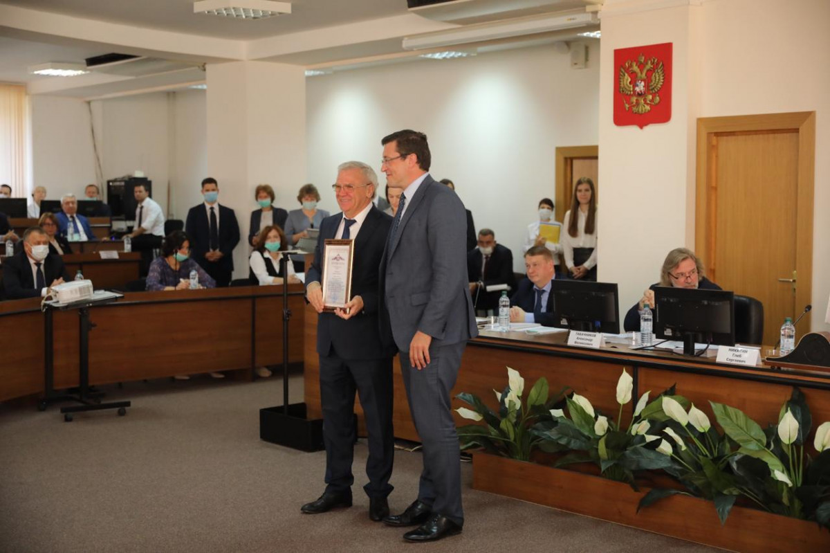 Никитин вручил почетный диплом губернатора Люлину