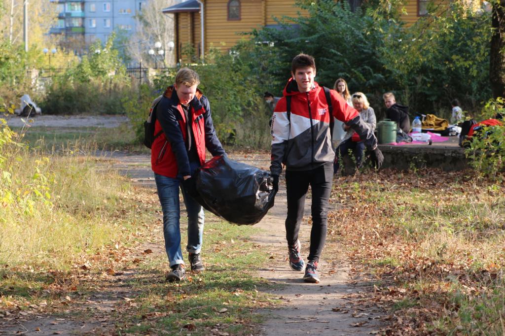 Студенты и школьники собрали 83 мешка мусора во время «Чистых игр» в Ленинском районе