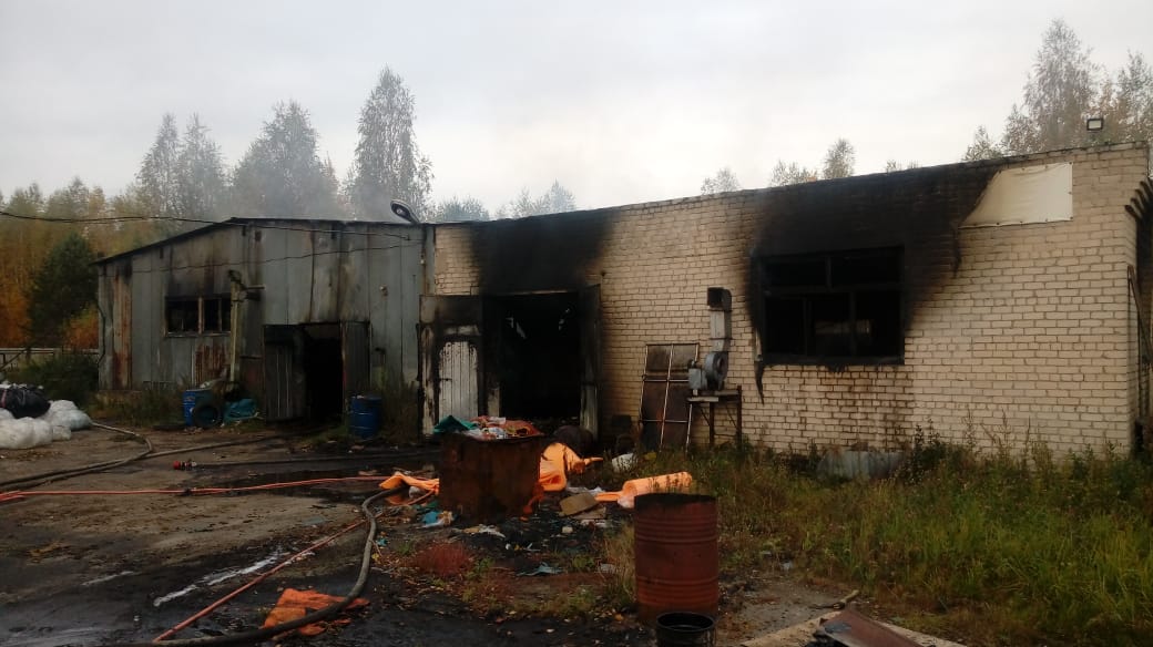 Крупный склад с поролоном сгорел в Нижегородской области