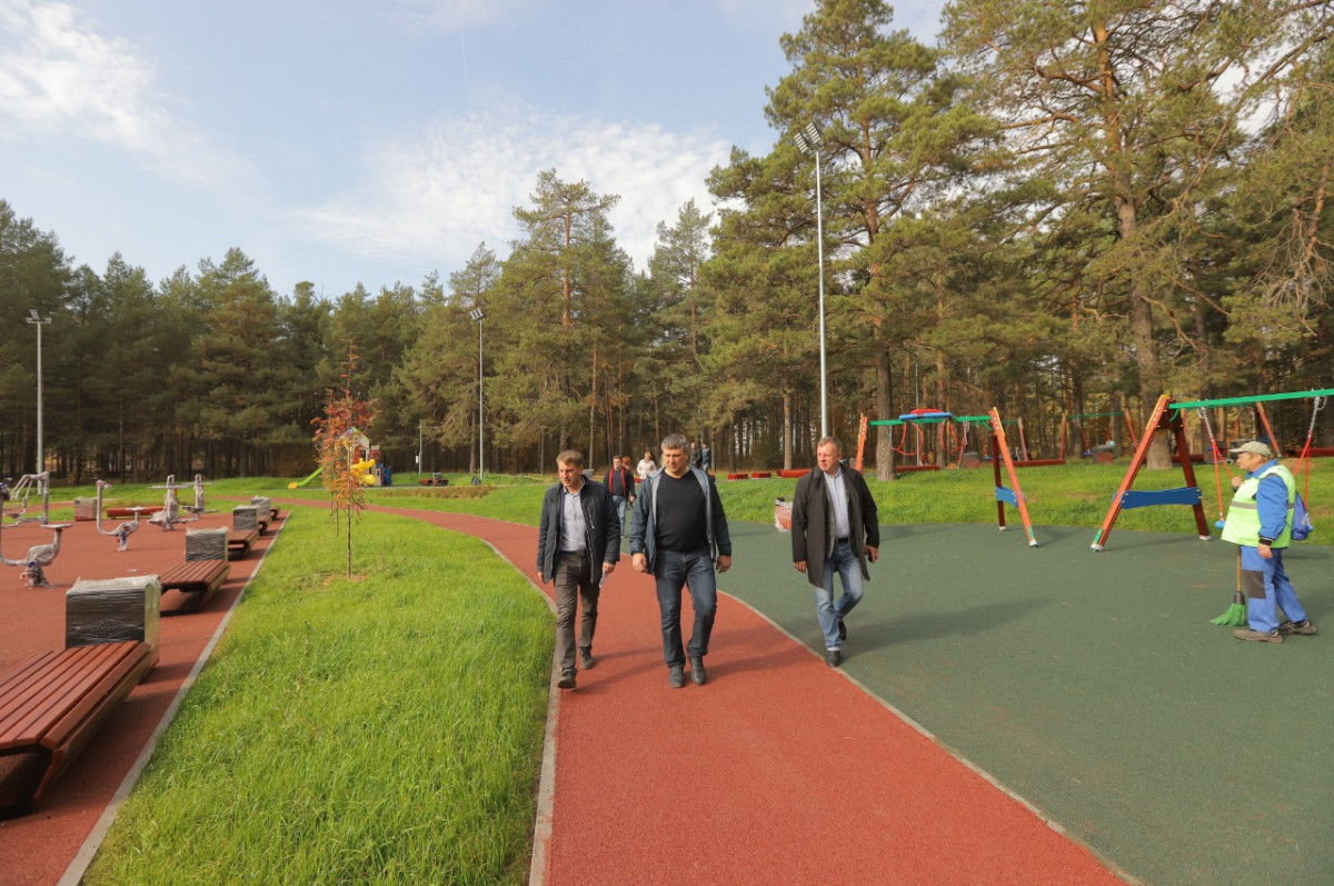 Глава города Дзержинска проверил работы по благоустройству в парке «Утиное озеро»