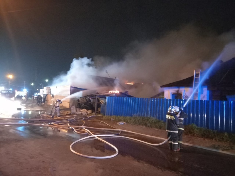 Два жилых дома и автосервис сгорели в Нижнем Новгороде