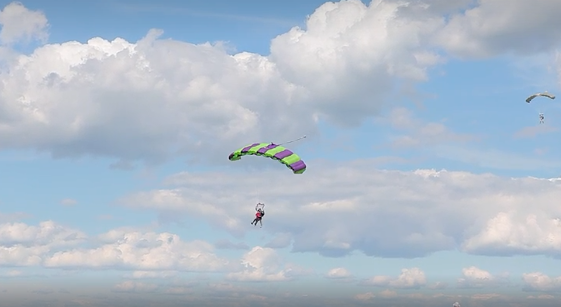 Нижегородские инвалиды прыгали с парашютом