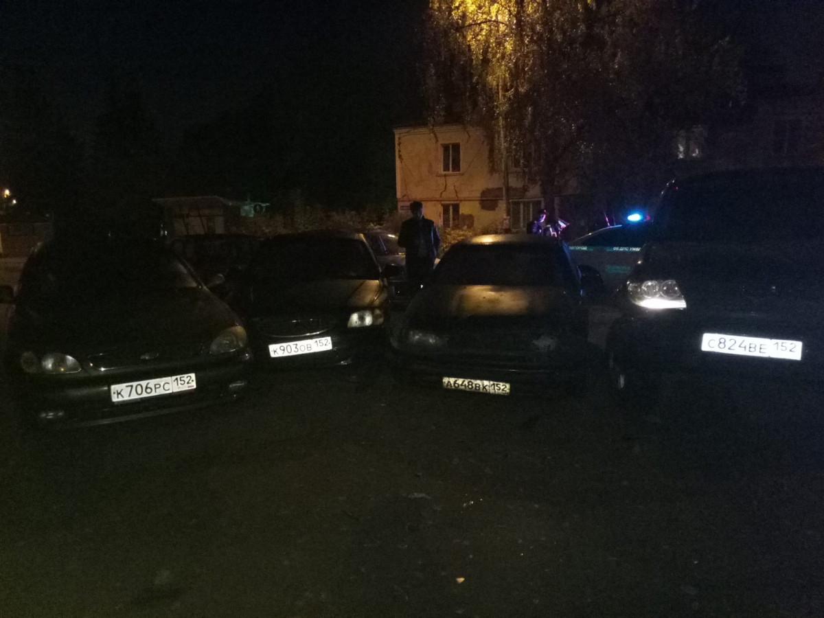 Водитель разбил четыре автомобиля, пытаясь скрыться от полиции в Московском районе