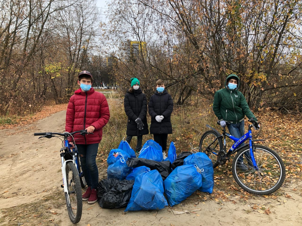 Велосипедисты собрали более 30 кг мусора в Сормовском районе
