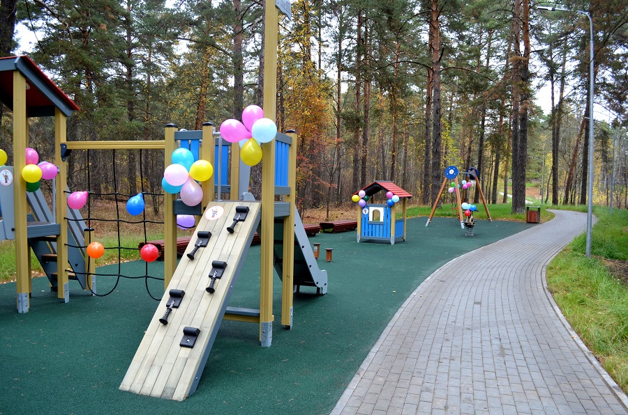«Т Плюс» установила детскую площадку в парке «Утиное озеро» в Дзержинске