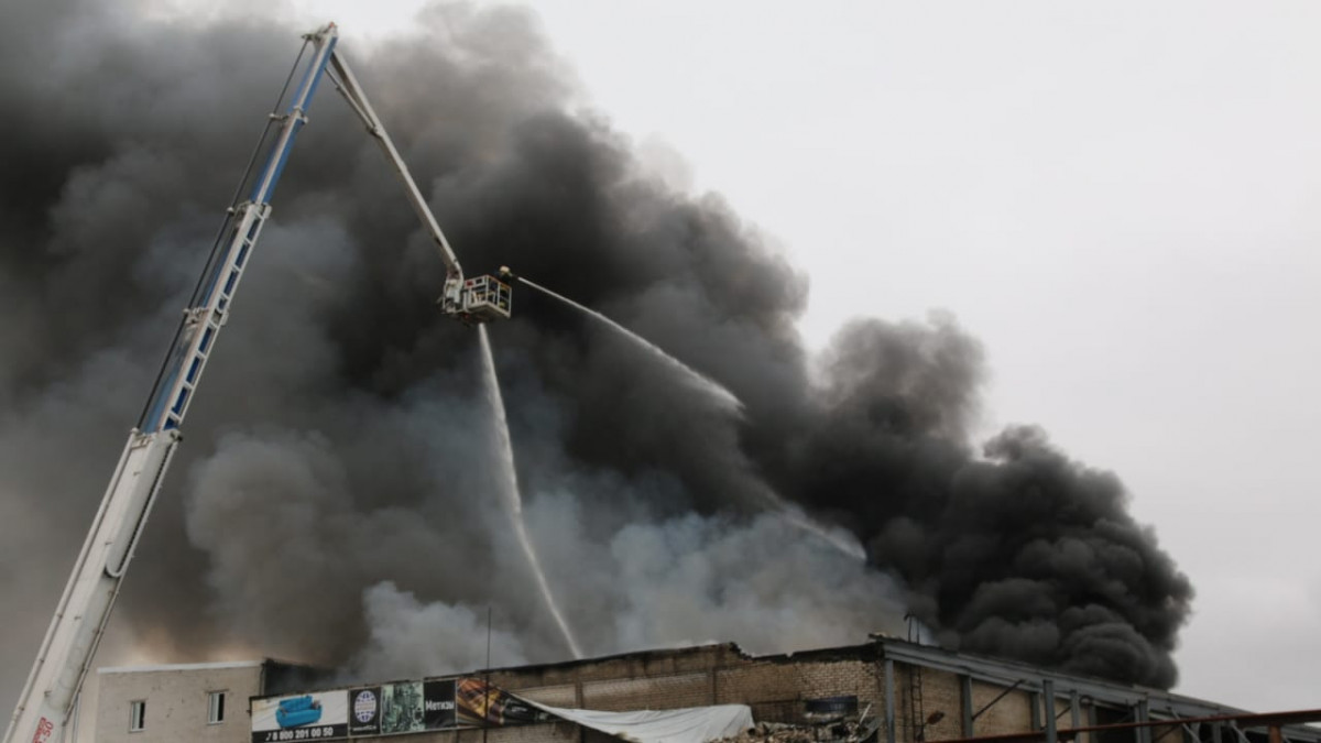 Крупный пожар случился на складе в р. п. Выездное утром