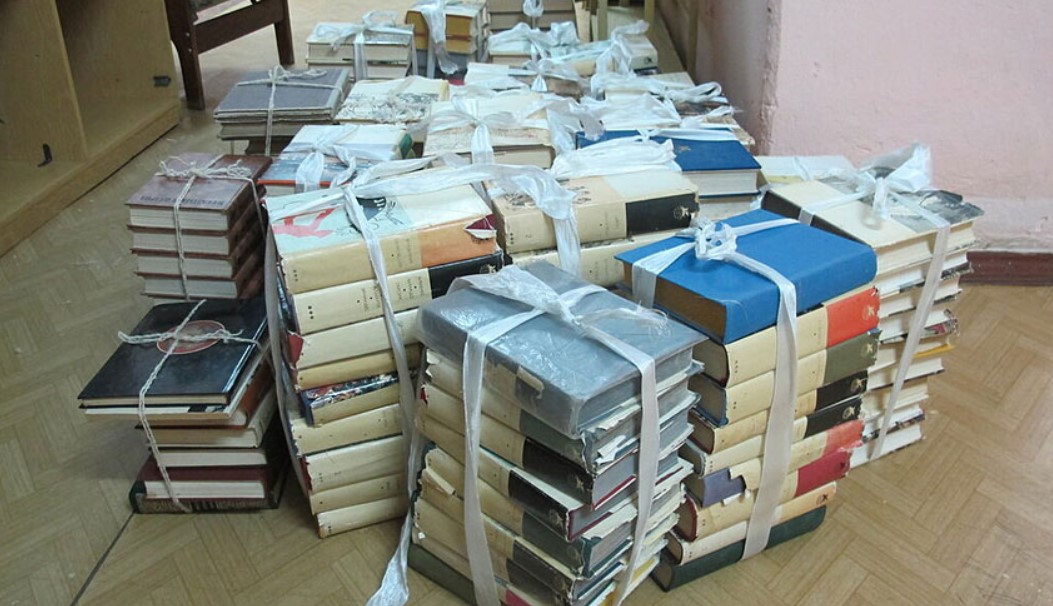 Волонтеры Дзержинского политеха собирают и реставрируют книги