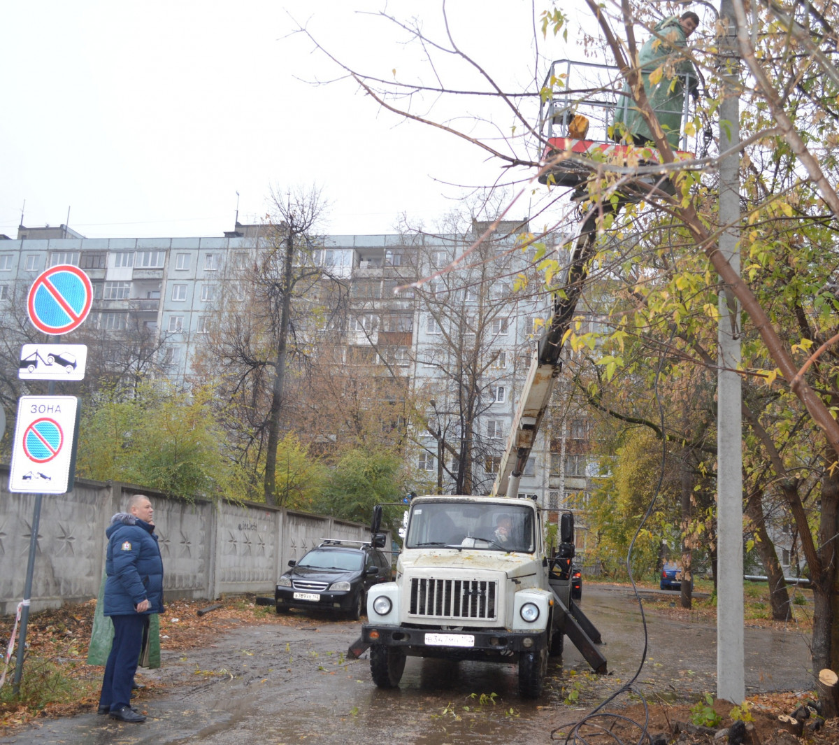 Новые опоры освещения установили на улице Шаляпина