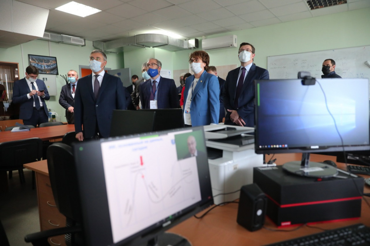 Фальков и Никитин посетили Центр развития медицинского приборостроения ННГУ