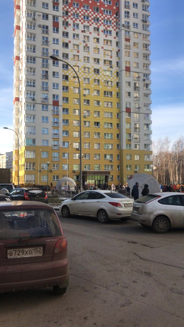 Жильцов многоэтажки на Гагарина эвакуируют из-за задымления
