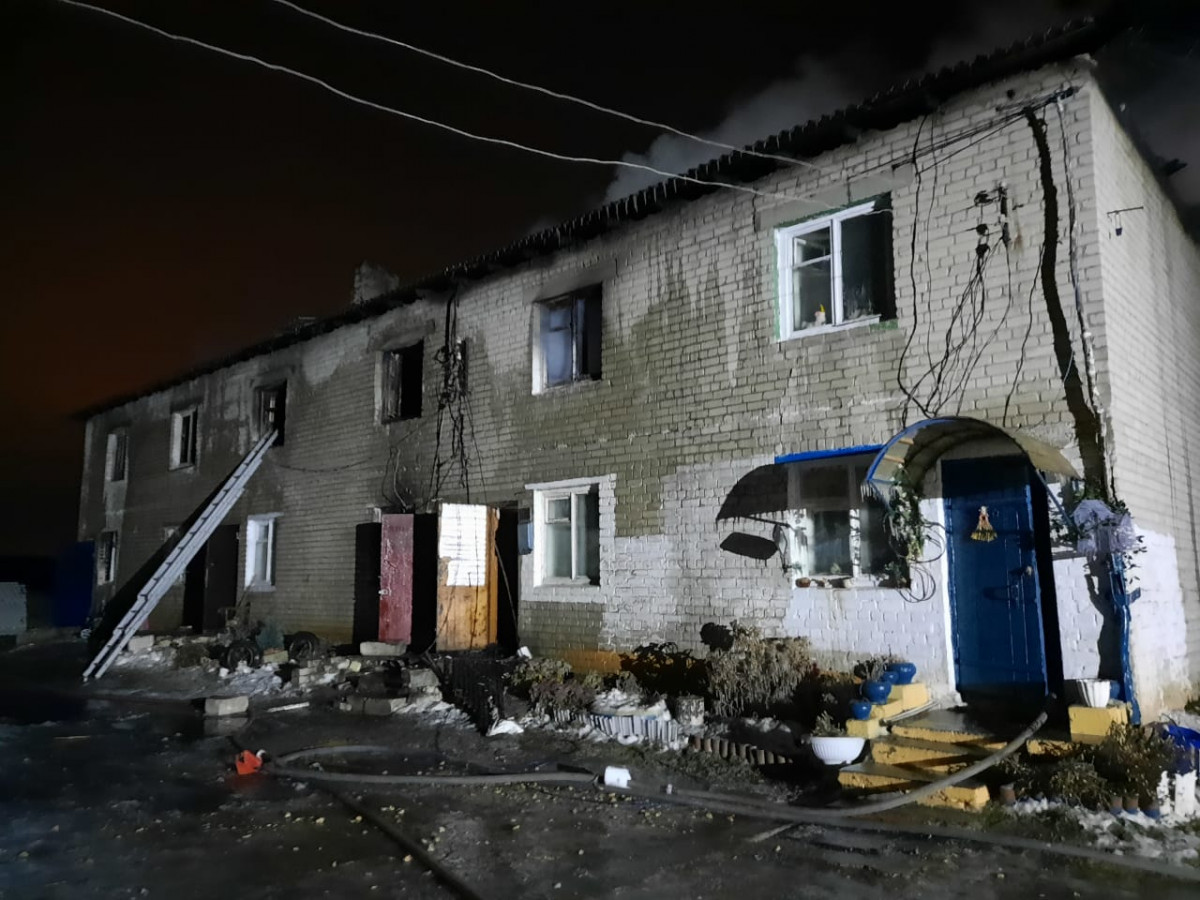 Пожар потушили в многоквартирном доме на Бору