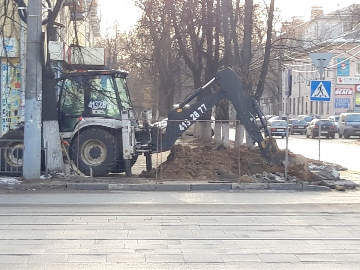 Коммунальщики прочистили ливнёвки в Автозаводском районе