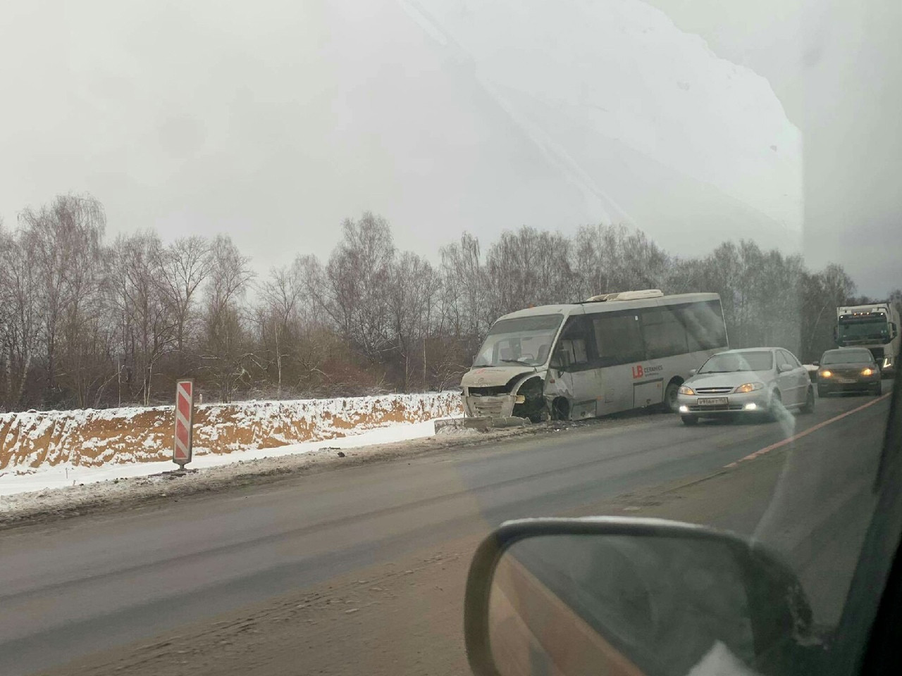 Микроавтобус попал в ДТП на трассе М7 в Нижегородской области