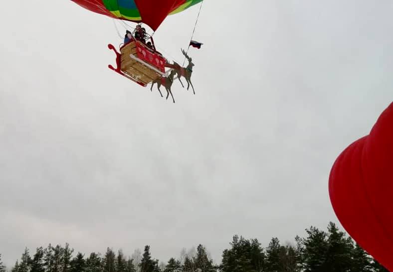 Он настоящий: Дед Мороз пролетел над Нижегородской областью на воздушном шаре