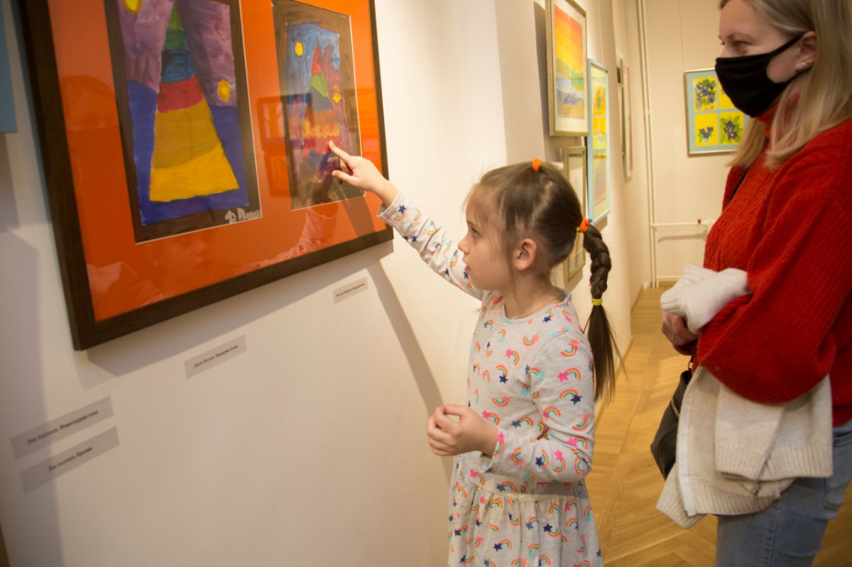 Выставка «Искусство глазами „особенного“ детства» открылась в НГХМ
